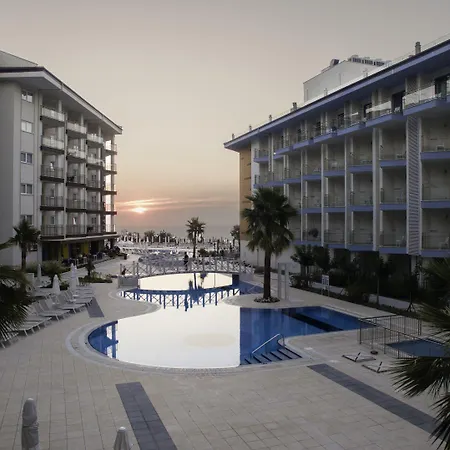 ホテル Ramada & By Wyndham 4*