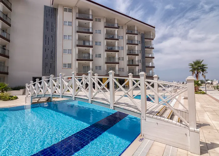 Ramada Hotel & Suites By Wyndham Kusadasi 4*