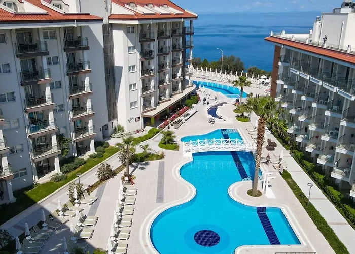Ramada Hotel & Suites By Wyndham Kusadasi Hotell 4*