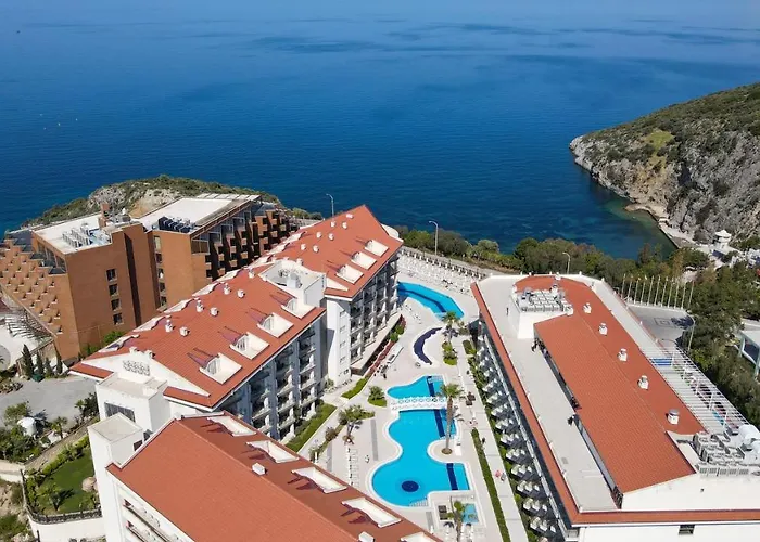 Ramada Hotel & Suites By Wyndham Kusadasi 4*