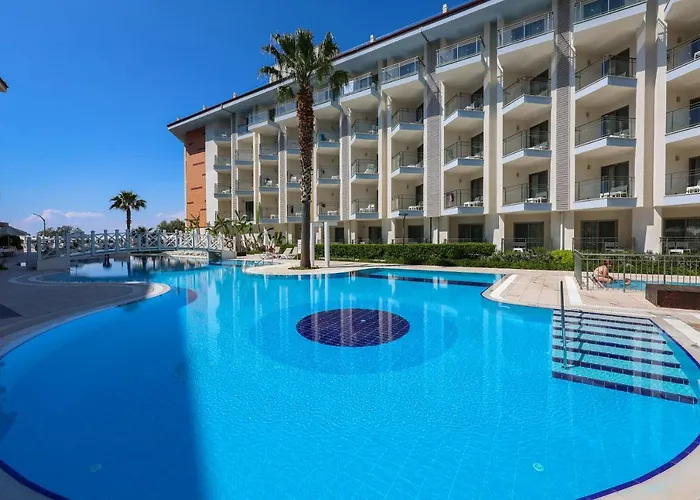 Ramada Hotel & Suites By Wyndham Kusadasi 4* Kusadası