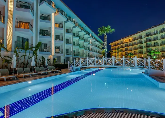 Ramada Hotel & Suites By Wyndham Kusadasi Hotell 4*