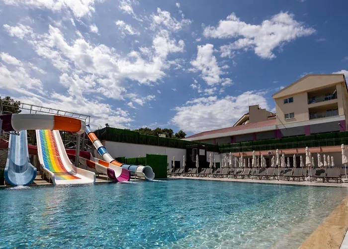Ramada Hotel & Suites By Wyndham Kusadasi 4*