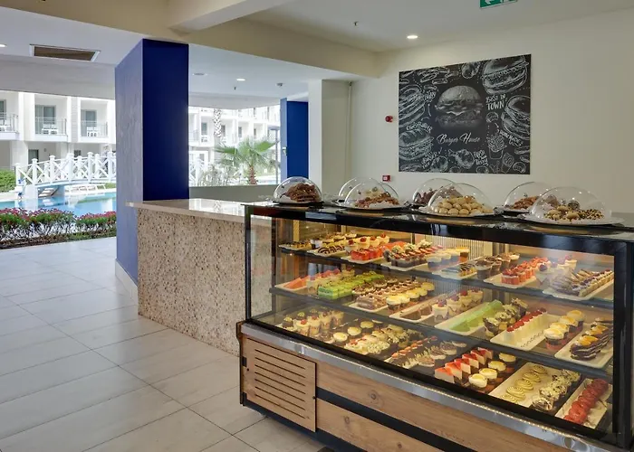 Ramada Hotel & Suites By Wyndham Kusadasi Hotell 4*