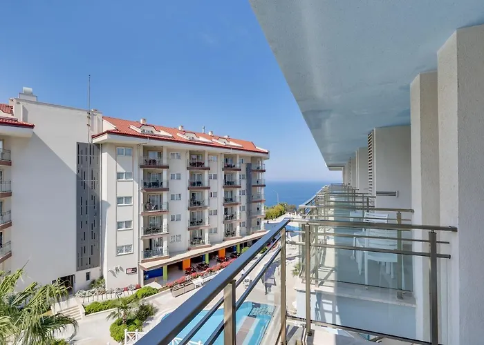 Ramada Hotel & Suites By Wyndham Kusadasi 4* Kusadası