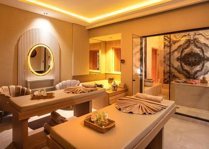 Hotell Ramada Hotel & Suites By Wyndham Kusadasi
