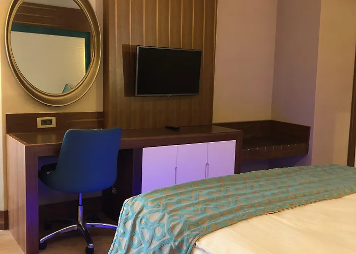 Ramada Hotel & Suites By Wyndham Kusadasi 4* Kusadası