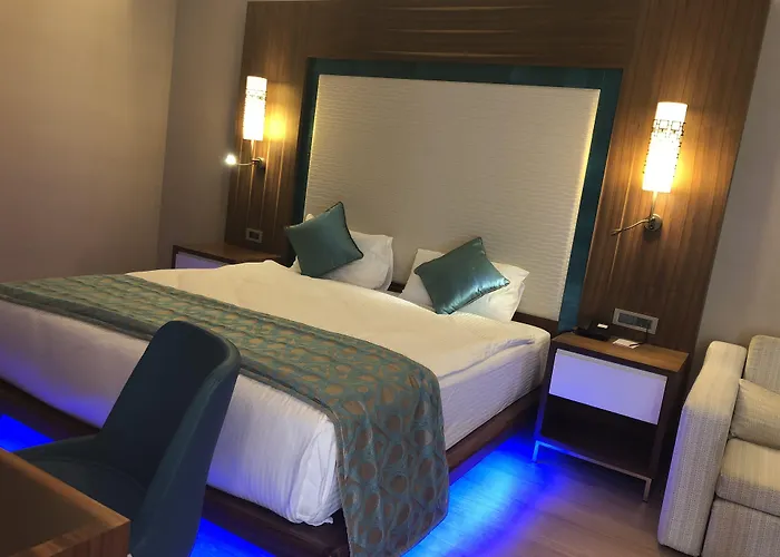 Ramada Hotel & Suites By Wyndham Kusadasi Hotell Kusadası
