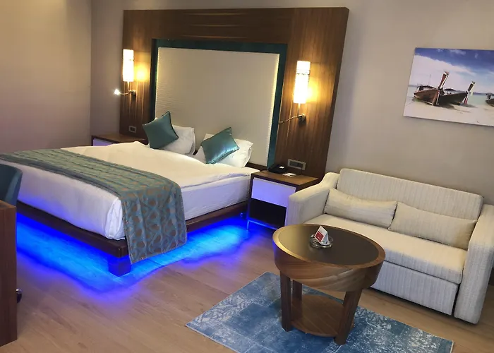 Ramada Hotel & Suites By Wyndham Kusadasi Hotell 4*