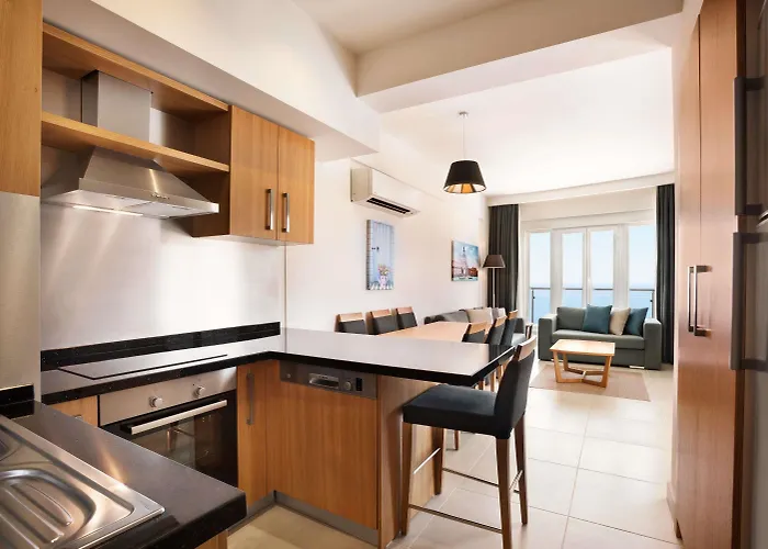 Hotell Ramada Hotel & Suites By Wyndham Kusadasi