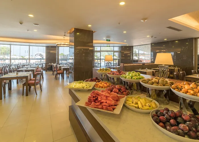 Ramada Hotel & Suites By Wyndham Kusadasi 4*