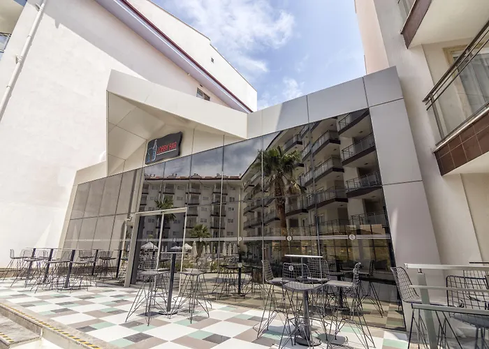 Ramada Hotel & Suites By Wyndham Kusadasi 4* Kusadası