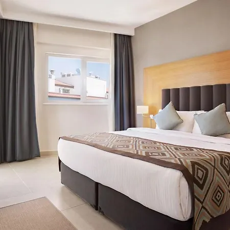 Ramada Hotel & Suites By Wyndham Kusadasi Отель Кушадасы