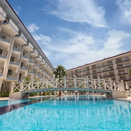 Ramada Hotel & Suites By Wyndham Kusadasi 4* Кушадасы