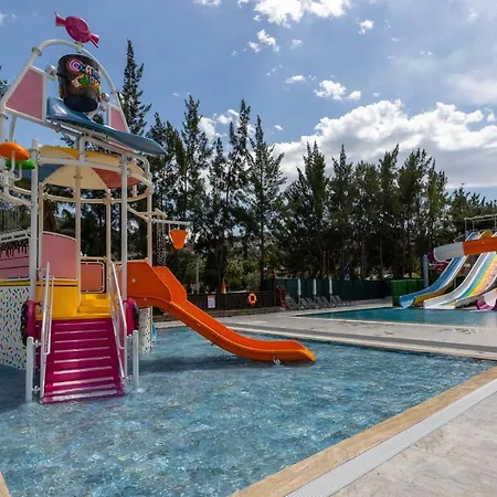 Ramada Hotel & Suites By Wyndham Kusadasi 4* Кушадасы