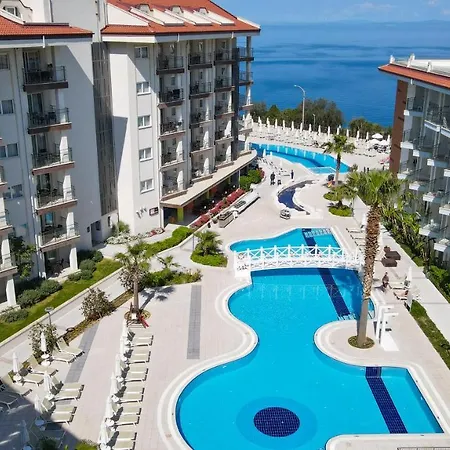 Ramada Hotel & Suites By Wyndham Kusadasi Отель 4*
