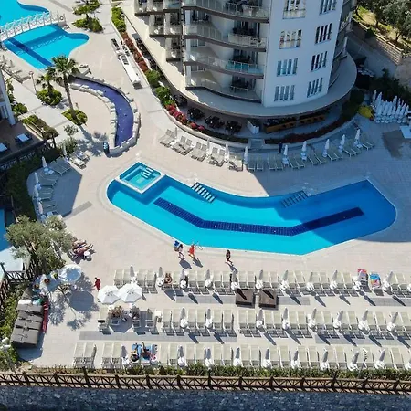 Отель Ramada Hotel & Suites By Wyndham Kusadasi