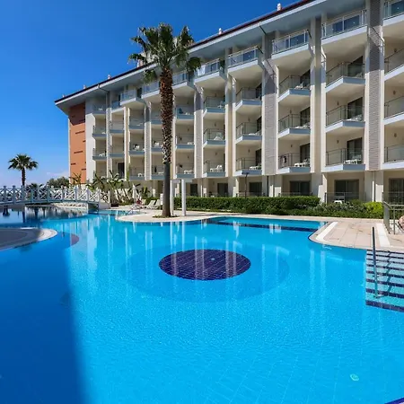 Ramada Hotel & Suites By Wyndham Kusadasi 4* Кушадасы