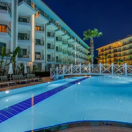 Ramada Hotel & Suites By Wyndham Kusadasi Отель 4*