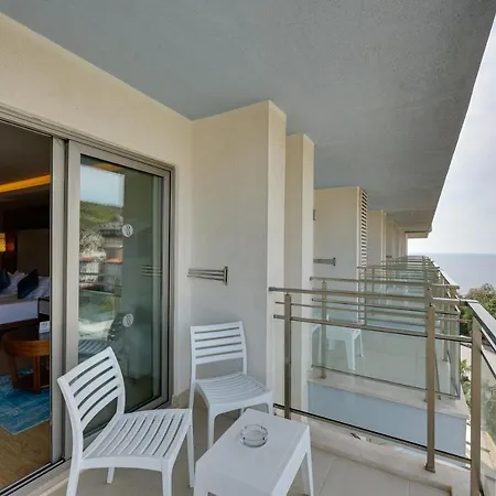 Ramada Hotel & Suites By Wyndham Kusadasi Отель