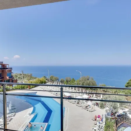 Ramada Hotel & Suites By Wyndham Kusadasi 4* Кушадасы