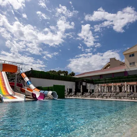 Ramada Hotel & Suites By Wyndham Kusadasi 4*