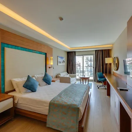 Ramada Hotel & Suites By Wyndham Kusadasi 4* Кушадасы