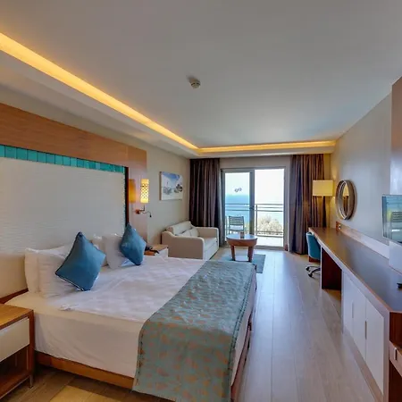 Отель Ramada Hotel & Suites By Wyndham Kusadasi