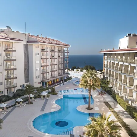 Ramada Hotel & Suites By Wyndham Kusadasi Отель