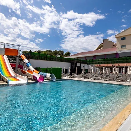 Отель Ramada Hotel & Suites By Wyndham Kusadasi 4*