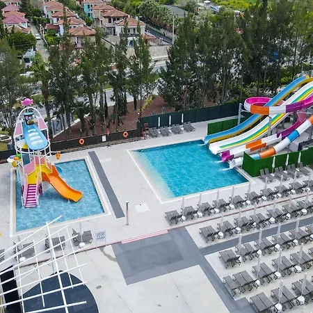 Ramada Hotel & Suites By Wyndham Kusadasi Отель 4*
