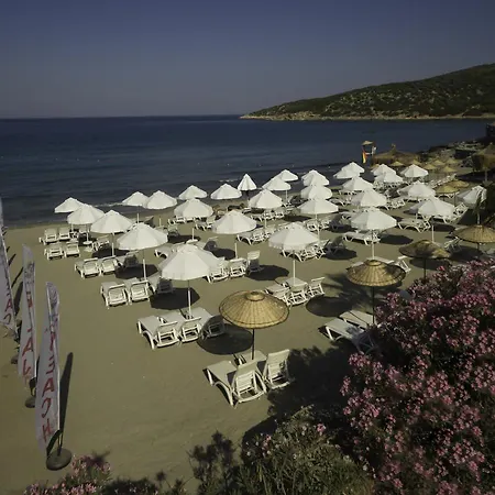 Ramada Hotel & Suites By Wyndham Kusadasi 4* Кушадасы