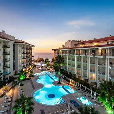 Ramada Hotel & Suites By Wyndham Kusadasi Отель