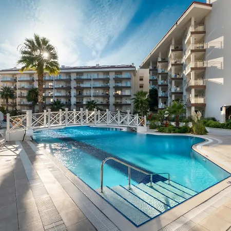 Отель Ramada Hotel & Suites By Wyndham Kusadasi Кушадасы
