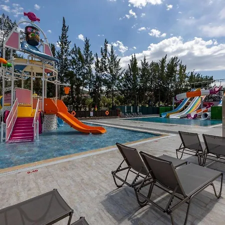 Ramada Hotel & Suites By Wyndham Kusadasi Отель 4*