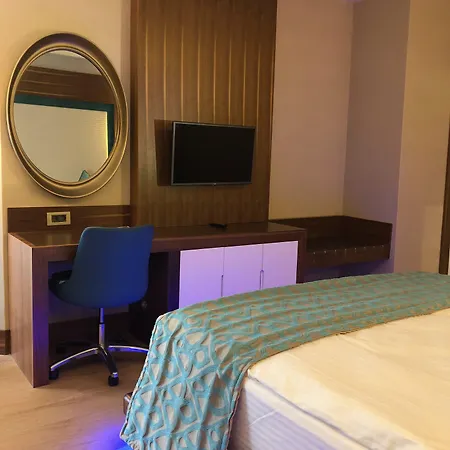 Ramada & By Wyndham 4* Kusadası