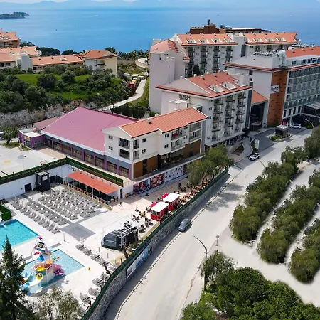 Ramada & By Wyndham 4* Kusadası