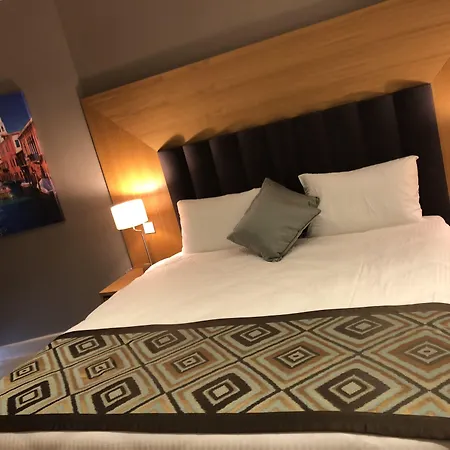 Ramada & By Wyndham 库萨达斯