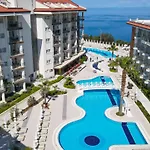 Ramada Hotel & Suites By Wyndham Kusadasi Отель 4*