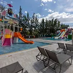 Ramada Hotel & Suites By Wyndham Kusadasi Отель 4*
